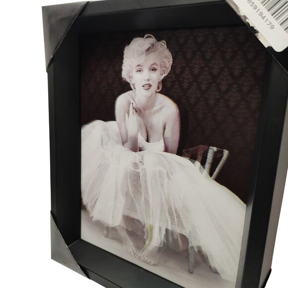 Marilyn Monroe 3D Lenticular Framed Wall Art Shadow Box - Picture 3 of 4